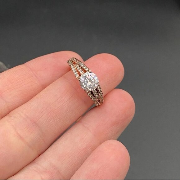 Rose Gold CZ Fashion Ring Size 8 - Picture 15 of 15